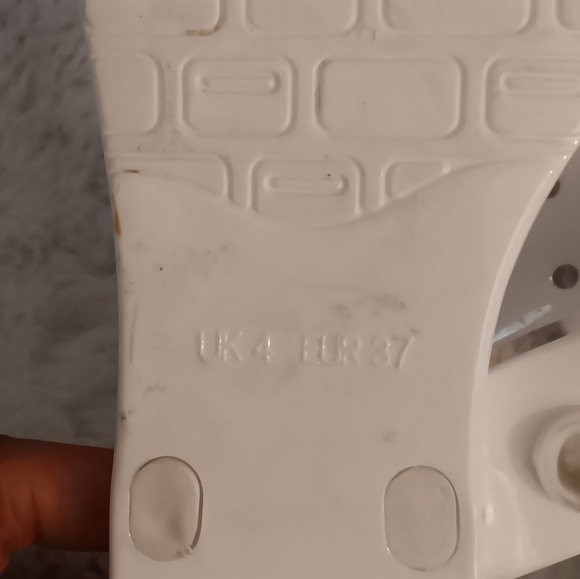 Olivia Miller Sandals - Picture 4 of 4